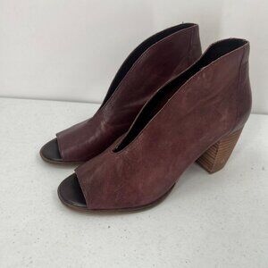 Lucky Brand JOAL 8M Peep Toe Ankle Booties Burgundy Leather V-Cut Stacked Heel